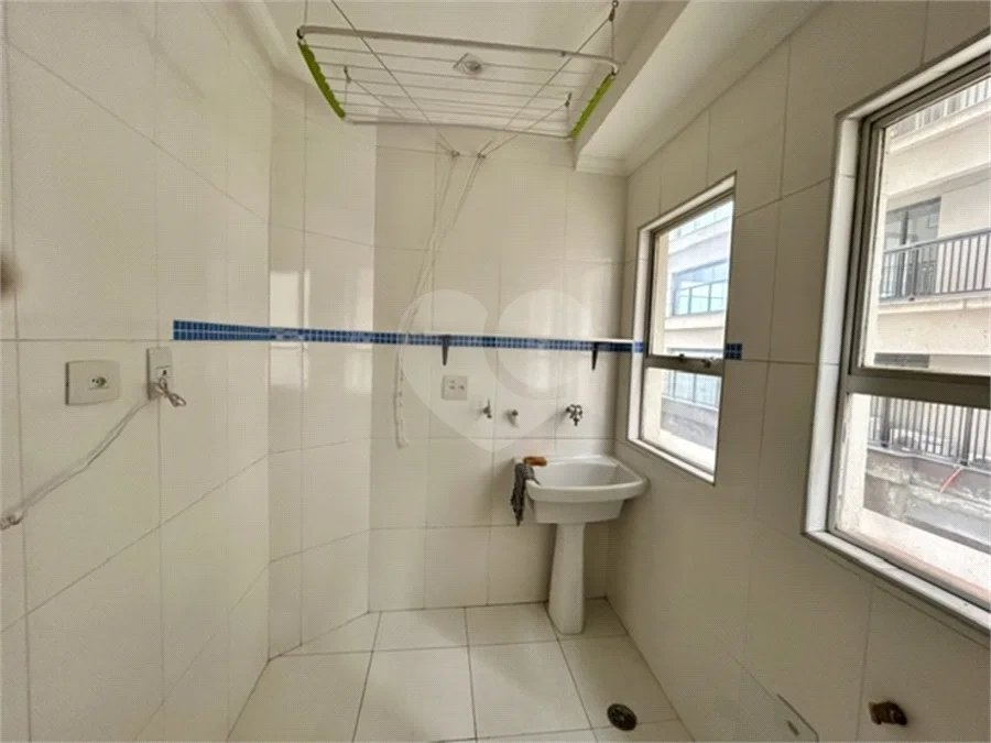 Apartamento Reformado com 1 dormitório, 1 vaga de garagem em Santa Cecília.