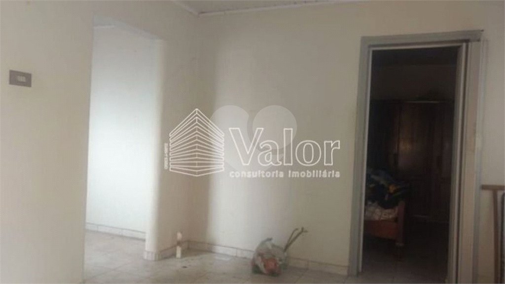 Casa térrea com 2 dormitórios.
