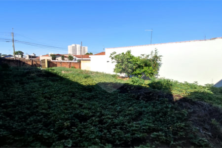 Terreno à Venda em São Carlos, no bairro Nossa Senhora de Fátima