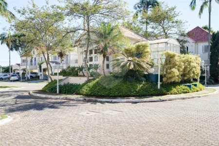 Casa à venda com 4 quartos, sendo 2 suítes, no condomínio Villa Franz Schubert, São Paulo - SP