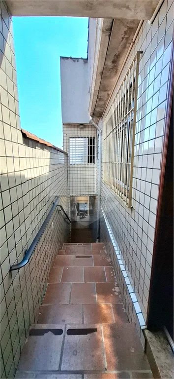 Excelente Sobrado eom ótima localização. Venha fazer uma visita.