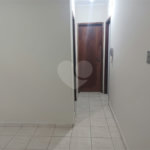 Apartamento super bem localizado, com 01 dormitório e armário embutido