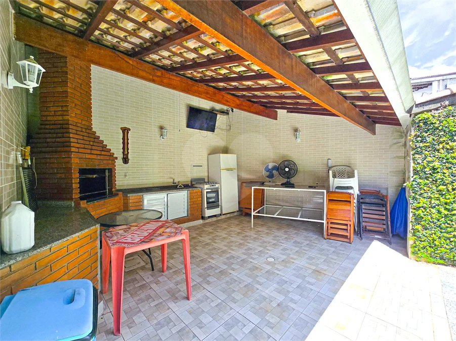 Casa em condomínio no Tucuruvi, 3 dormitórios, 1 suíte, 3 banheiros, 2 vagas e lazer com churrasqueira no condomínio