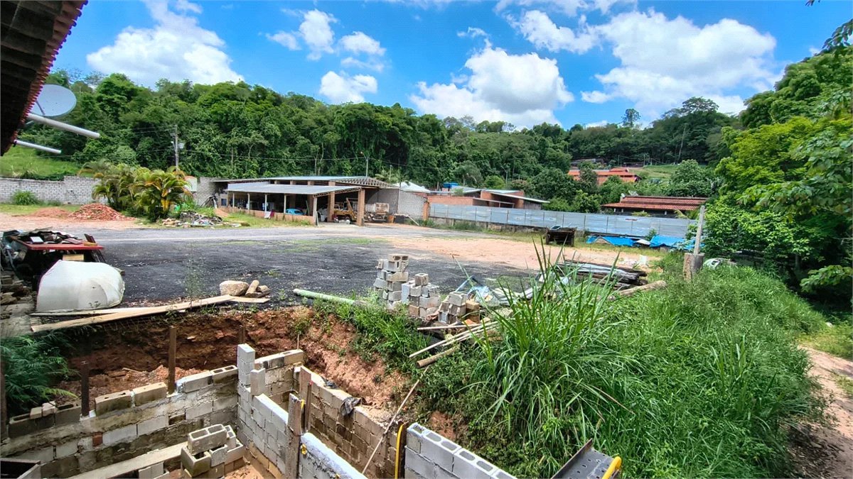 Locação de barracões para Armazenamento" área total de 6000mts - Bairro Abadia - Louveira SP