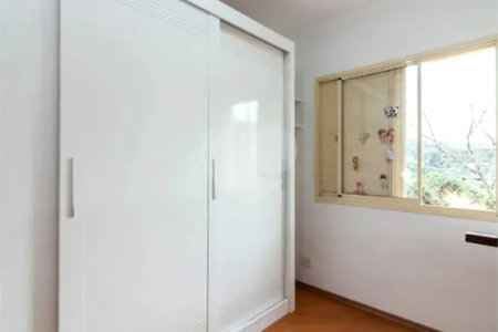 Apartamento à venda no Mandaqui com 3 dormitórios, sendo 1 suíte, sala ampla e bem distribuída, cozinha, 2 banheiros e área de serviço. O imóvel conta ainda com 1 vaga de garagem.
