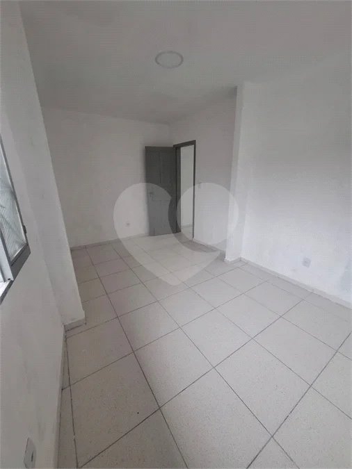 SOBRADO TIPO APARTAMENTO COM 1 QUARTO PARA LOCAÇÃO 38m² - SANTÍSSIMO