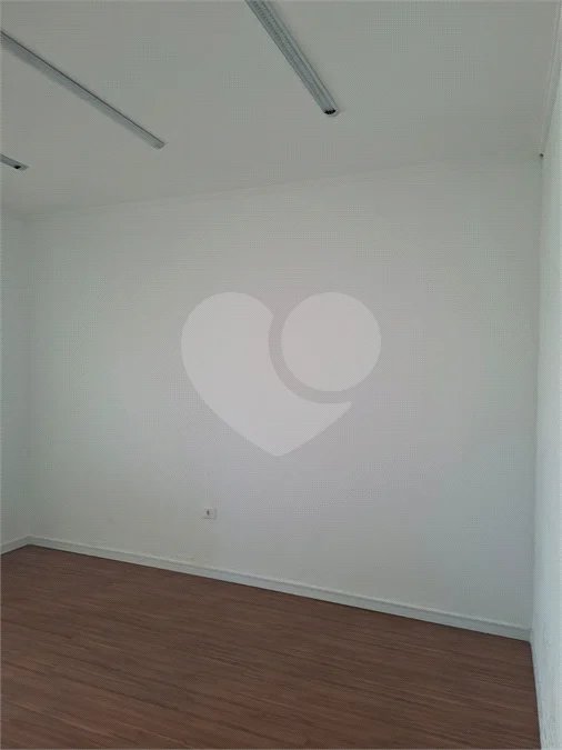 Indaiatuba- Sp - Centro - Casa terrea - finalidade comercial ou residencial - Terreno 181,01 - construido 99,94 - Venda - R$ 830.000,00 - Locação - R$ 3.900,00- IPTU - R$ 256,78 - 03 salas - Hall de entrada amplo - Cozinha. com armário - Banheiro. - Quintal. - Ótima localização, próximo a restauran
