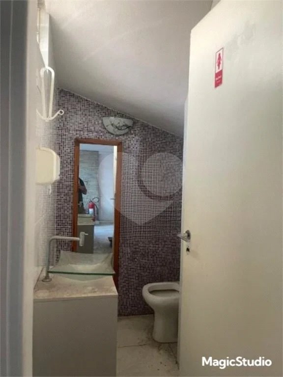 Casa comercial com 300m², 5 quartos, 2 vagas, para locação no Campo Belo!