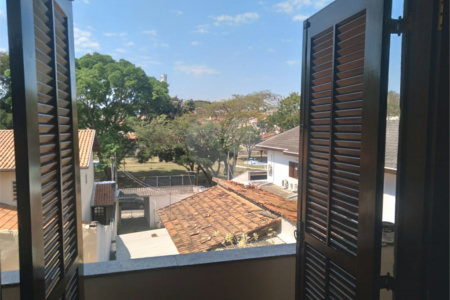 Sobrado espaçoso e bem localizado