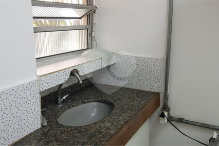 CASA TÉRREA A VENDA COM 06 APARTAMENTOS PARA LOCAÇÃO - ÓTIMO PARA INVESTIDOR - PRAÇA ARVORE