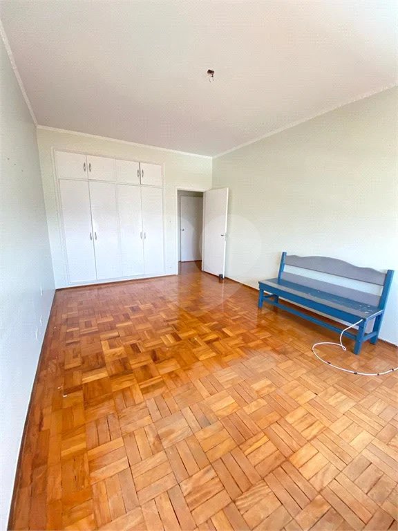 Apartamento à Venda | 327 m² | 4 dormitórios (1 suíte) | 2 vagas na Mooca!