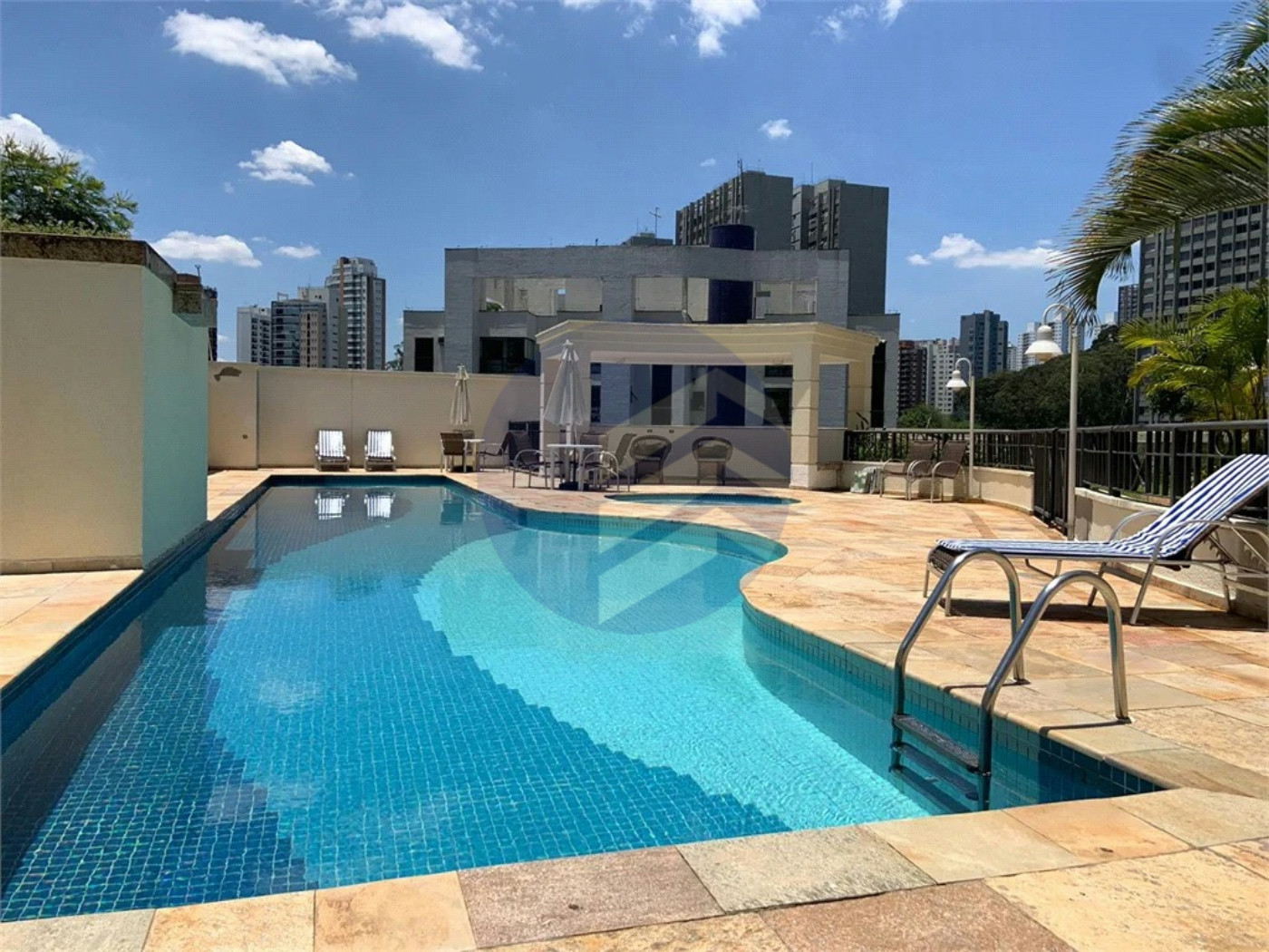 Apartamento à venda ou para alugar com 3 quartos, sendo 3 suítes, em Morumbi, São Paulo - SP
