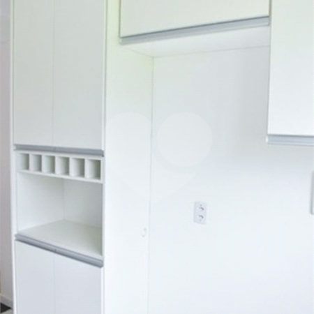 Apartamento no Condomínio Mont Royal .