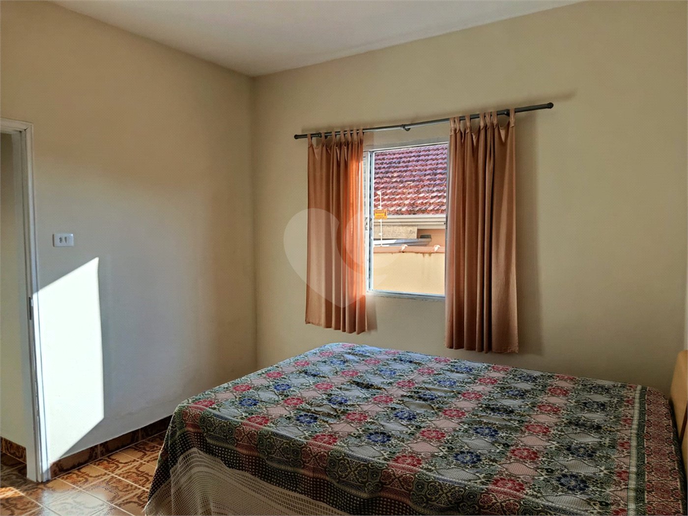 Casa térrea e espaçosa no centro da cidade por apenas R$370.000,00!!! Vamos agendar uma visita?
