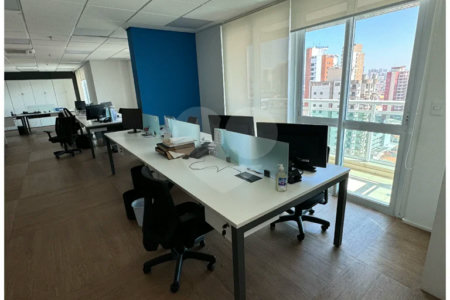 Conjunto comercial com 223,38 m² à venda na Vila Carrão
