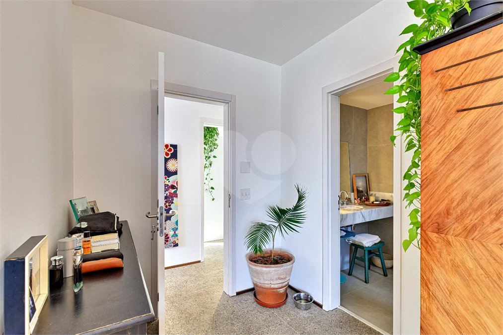 Apartamento com 155m² pronto para morar com 03 suítes e 02 vagas no Jardim Marajoara.