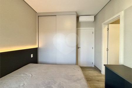 Indaiatuba - Sp - Condominio Maria Candida - R$ 2.250.000,00 - 3 suítes, sendo 1 master com closet e banheiro com duas cubas e dois chuveiros - Escritório - Piscina em Alvenaria aquecida e Hidro com Iluminação - Ar Condicionado instalado em todos os quartos, escritorio, sala e area gourmet