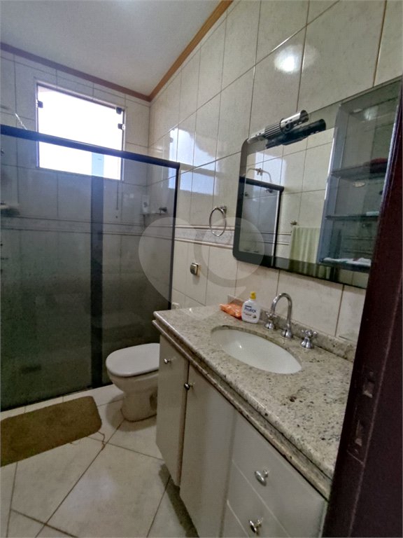 Sobrado espaçoso com 3 quartos,no Parque Fehr á Venda!