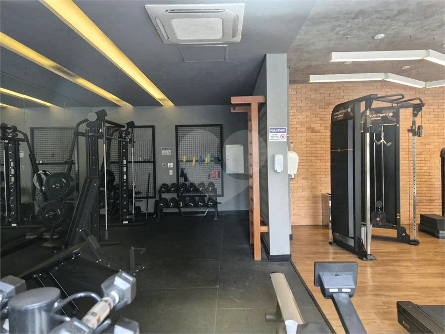 Oportunidade na Vila Leopoldina!! Apartamento com dois dormitórios, sendo uma suíte, dois banheiros, e com duas vagas.