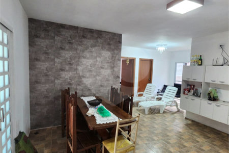Casa à Venda - Estância Lagoa Dourada, Brotas-SP