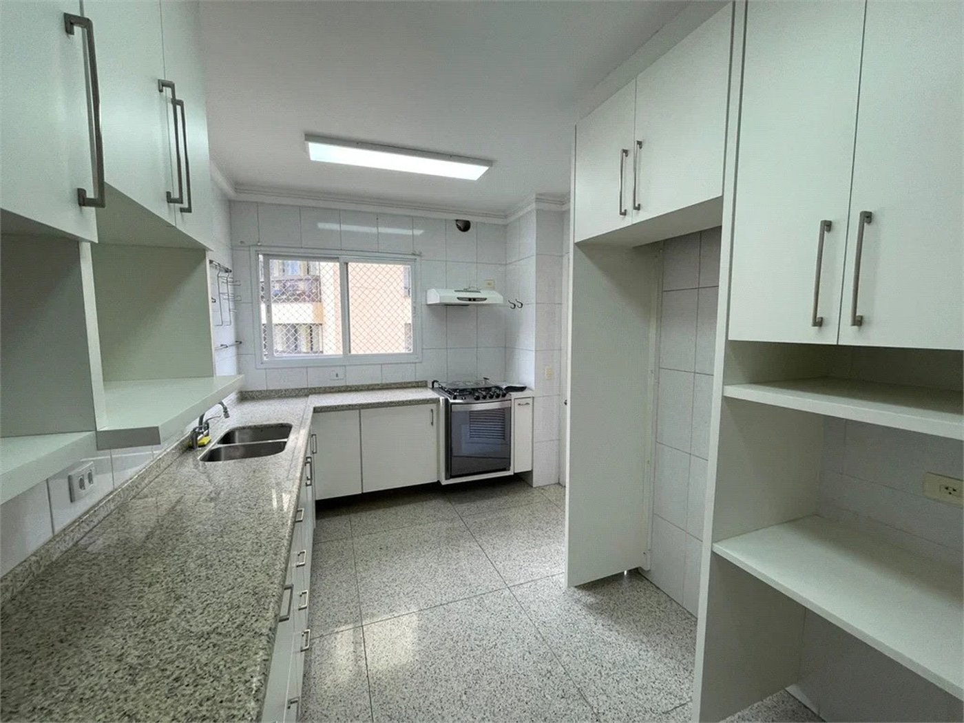 Apartamento à venda ou para alugar com 3 suítes em Morumbi, São Paulo, SP