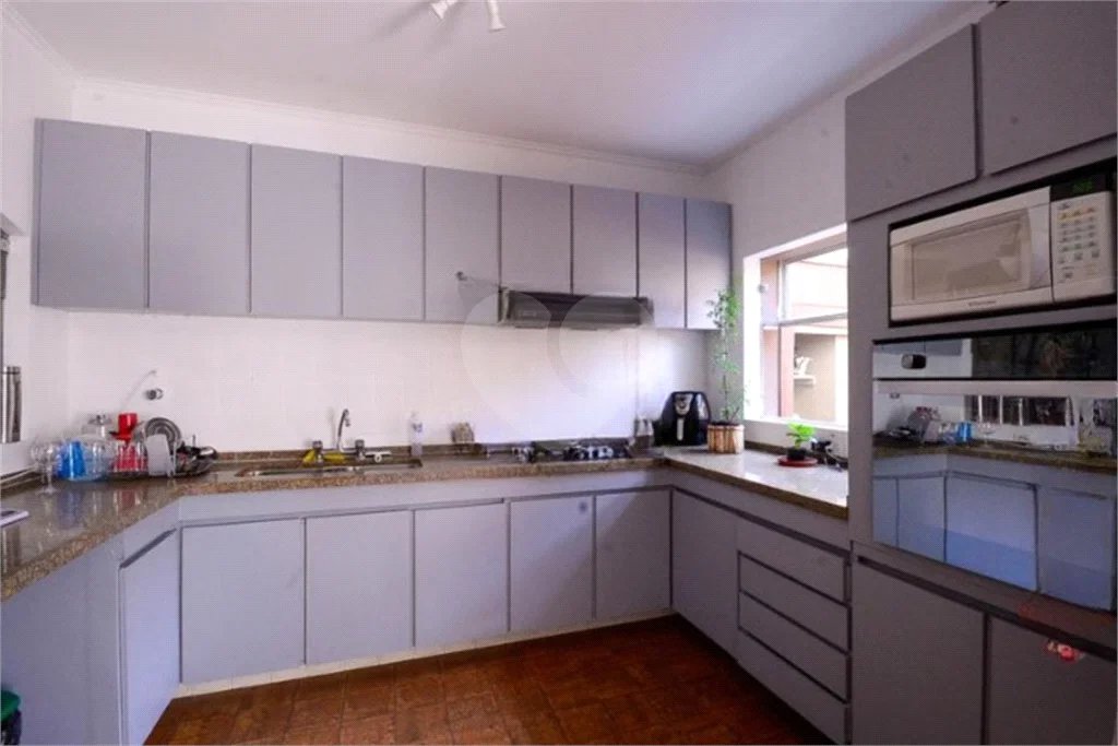 Casa com 4 Dormitórios sendo 1 suíte, com 3 Vagas