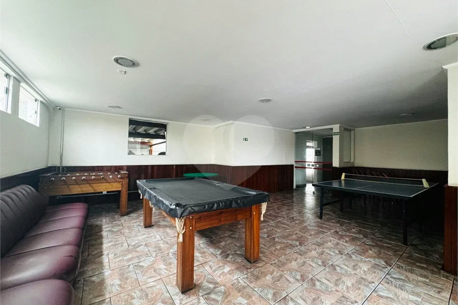 Vende-se Apartamento de 2 Quartos com Sacada na Vila Mascote