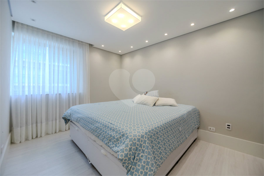 Apartamento à venda com 2 quartos e 3o reversível, no Baixo Jardins