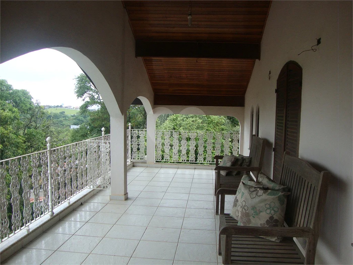 Chácara à venda com 5 quartos, sendo 2 suítes, em Jardim Arujá, Arujá, SP