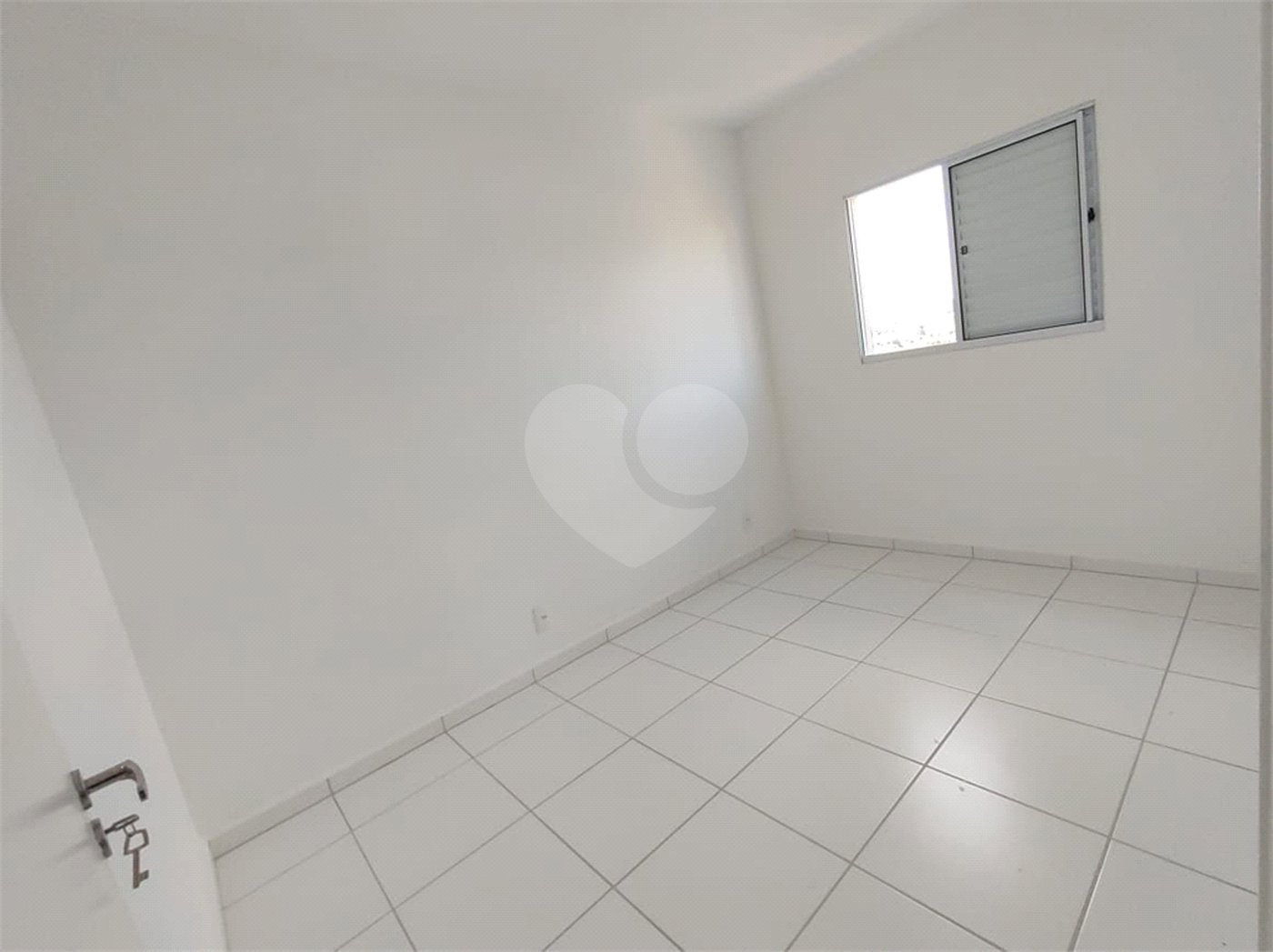 Apartamento no Condomínio Parque das Acácias.