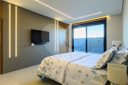 Indaiatuba - Quintas da Terracota - 1252 m² de terreno - casa térrea com 514 m² de área construída -3 vagas de garagem cobertas e 3 descobertas Lavabo - Sala de estar e jantar amplas e integradas - Escritório privativo - Cozinha toda equipada com geladeira, forno, micro-ondas, lava-louças,