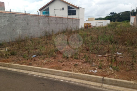 Lote no Jardim do Bosque, aceita financiamento ou aquisição de terreno e construção .