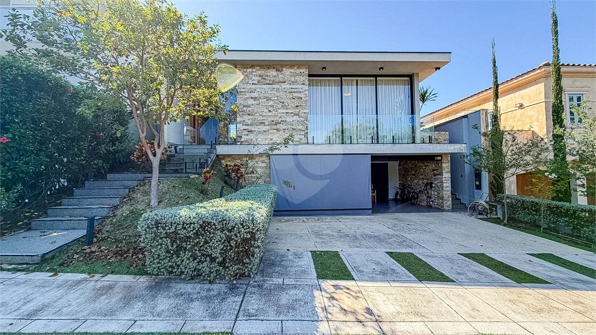 Indaiatuba - HOME DESIGN - Casa Térrea - Condomínio Paradiso - 420 m² de terreno - 307,19 m² de área construída - 3 suítes completas, sendo 1 master com closet planejado e banheira de imersão - Sala de TV reversível para 4ª suíte - Sala de estar ampla e varanda gourmet integrada - Cozinha com móve