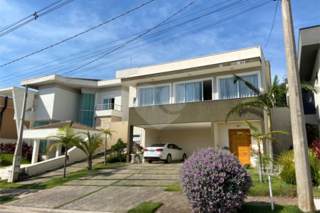 Linda casa Condomínio Santa Isabel I