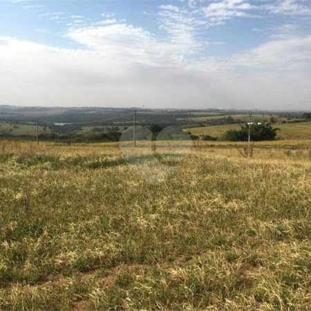 Terreno com 1.000,00 m² de área.
