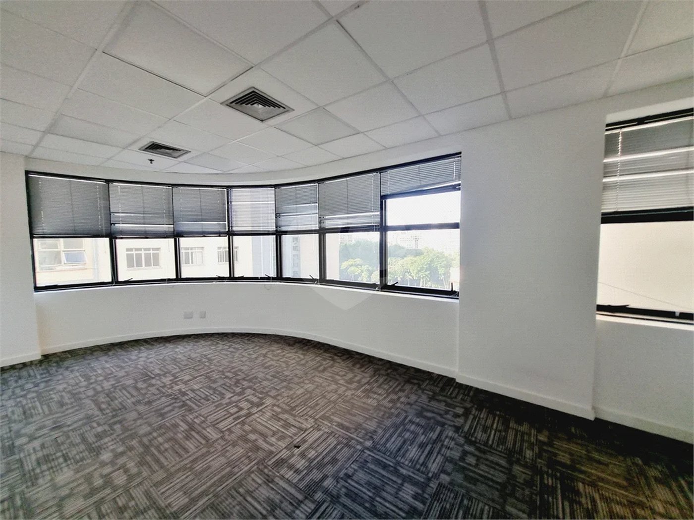 Conjunto comercial à Venda ou Locação na República com 376,56 m² de área útil 10 vagas