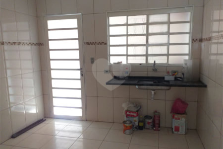 Casa térrea para venda, na cidade de Araraquara/SP.