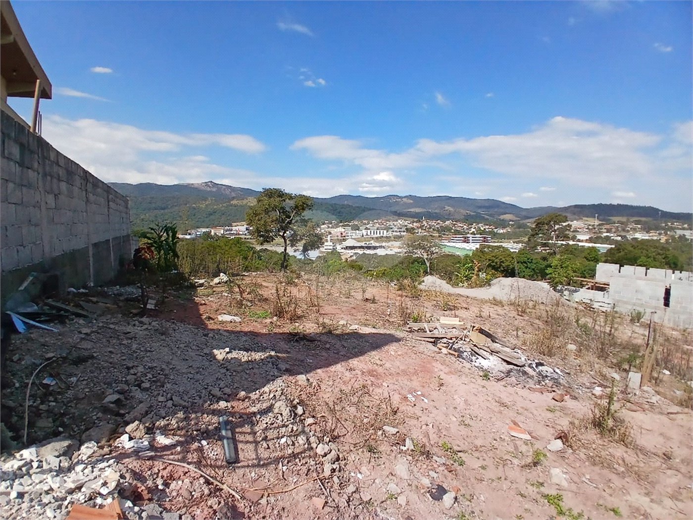 Terreno com 1000 m² à venda no Jardim Estância Brasil, com vista para a Pedra Grande