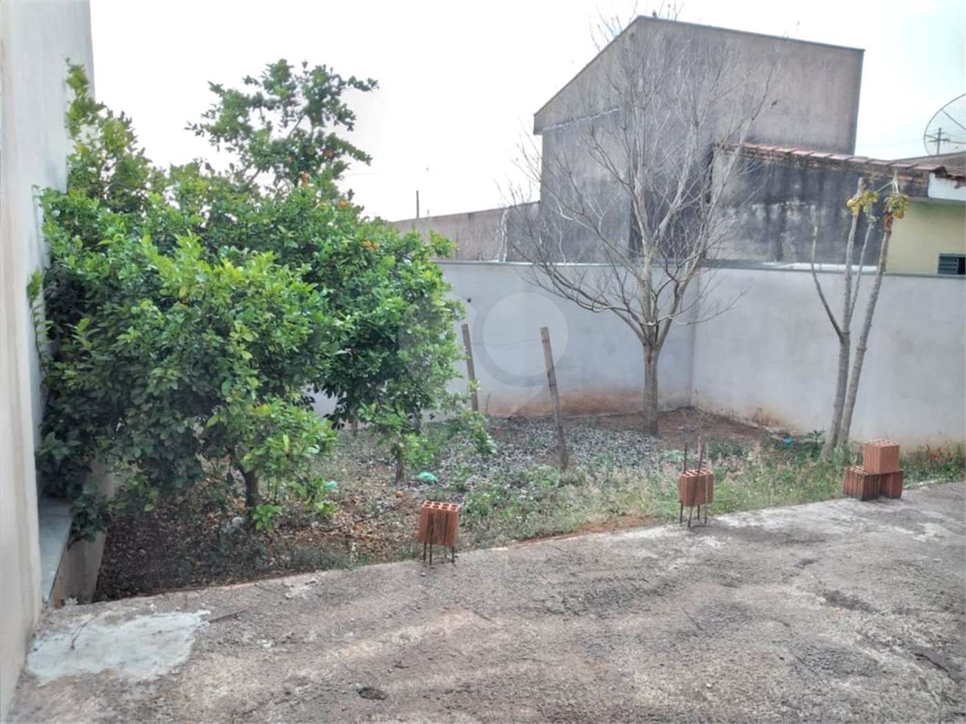 Sobrado em construção no Jardim de Cresci .
