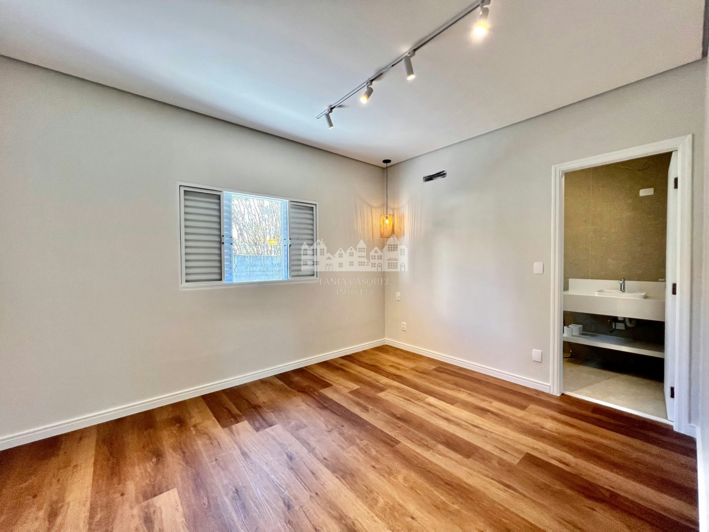 Casa Térrea à venda com 5 quartos, sendo 3 suítes, em Vila Esperia Ou Giglio, Atibaia, SP