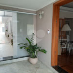 casa térrea na Vila Romana, 07 vagas de garagem, 4 quartos,, sendo 1 suíte amplo quintal.