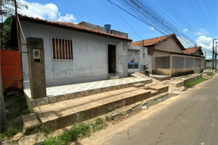 Casa à venda com 3 quartos no Centro, Balsas, MA