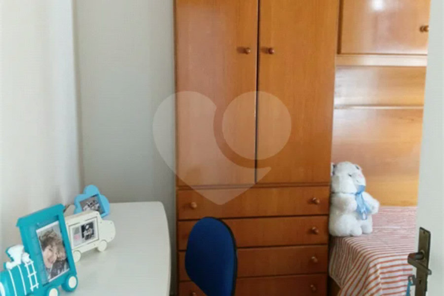 Sobrado em condomínio fechado com 3 dormitórios e 100m2