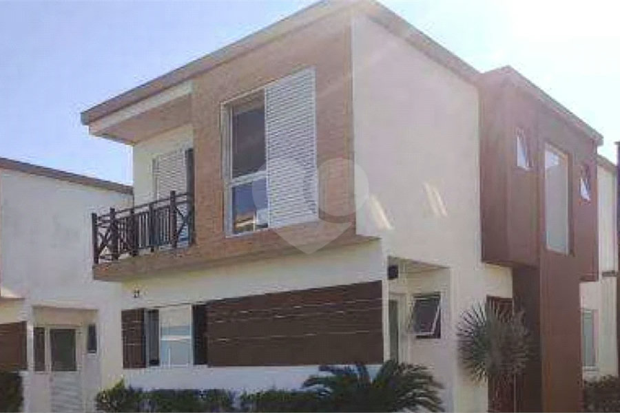 Maravilhosa Casa em Condomínio com 4 Suítes na Praia de Juquehy!!!