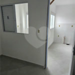 Apartamento com 48m², distribuídos em 2 dormitórios, sala, cozinha e 1 banheiro.