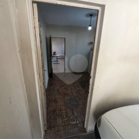 Casa térrea à venda com amplo quintal e grande potencial na Vila Nery