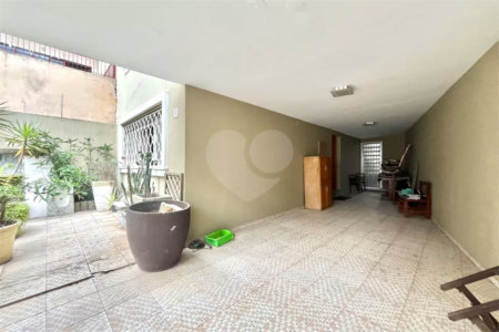 Sobrado espaçoso à venda com 220m² no Planalto Paulista