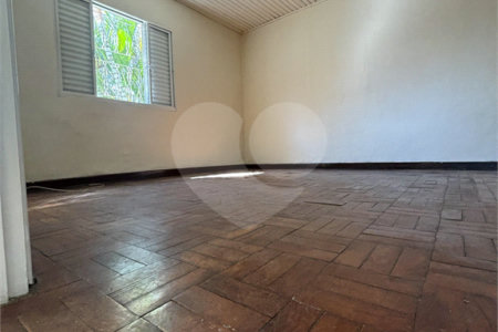 Casa com 132m² de terreno, 2 dormitórios, 2 vagas de garagem e próximo ao metrô.