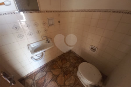 Casa térrea com 2 dormitórios.