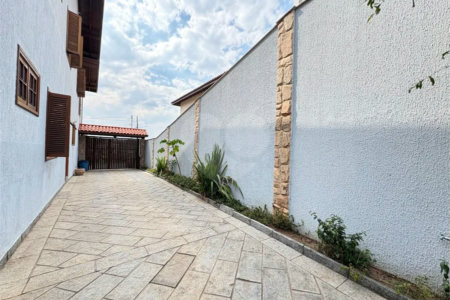 Casa a Venda no Condomínio Vista Alegre - Sede em Vinhedo/SP
